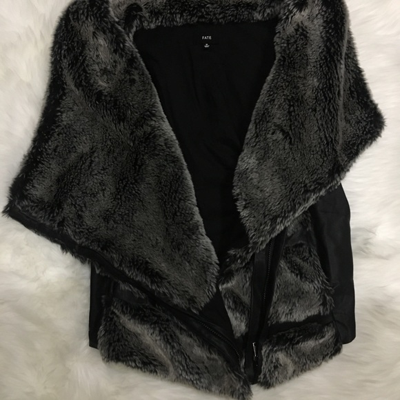 Fete Shaggy Faux Fur Vest - Picture 4 of 5
